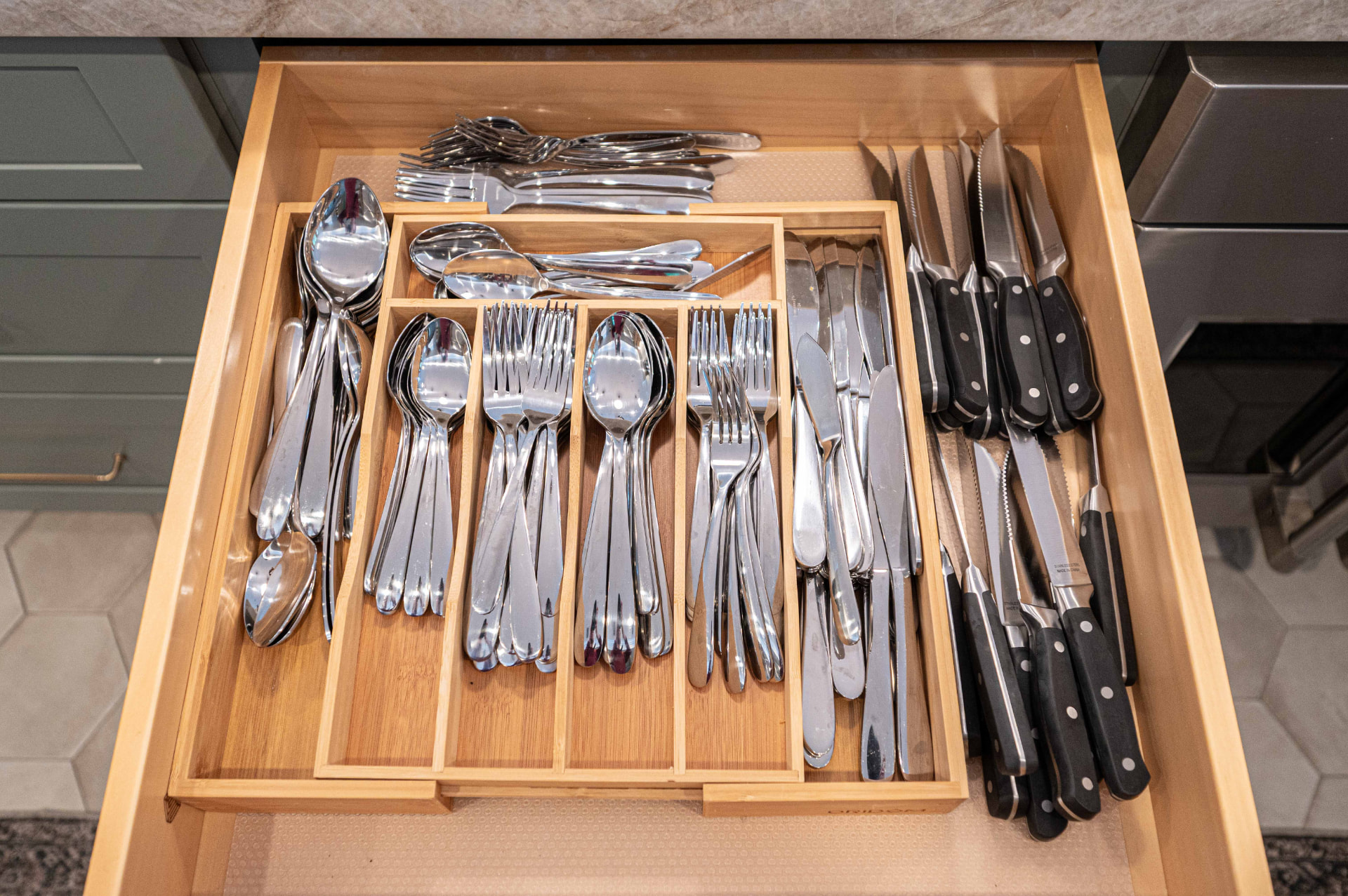 Flatware & Knives
