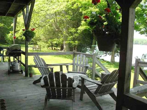 Rock & Ripple before renovation — Porch & lawn